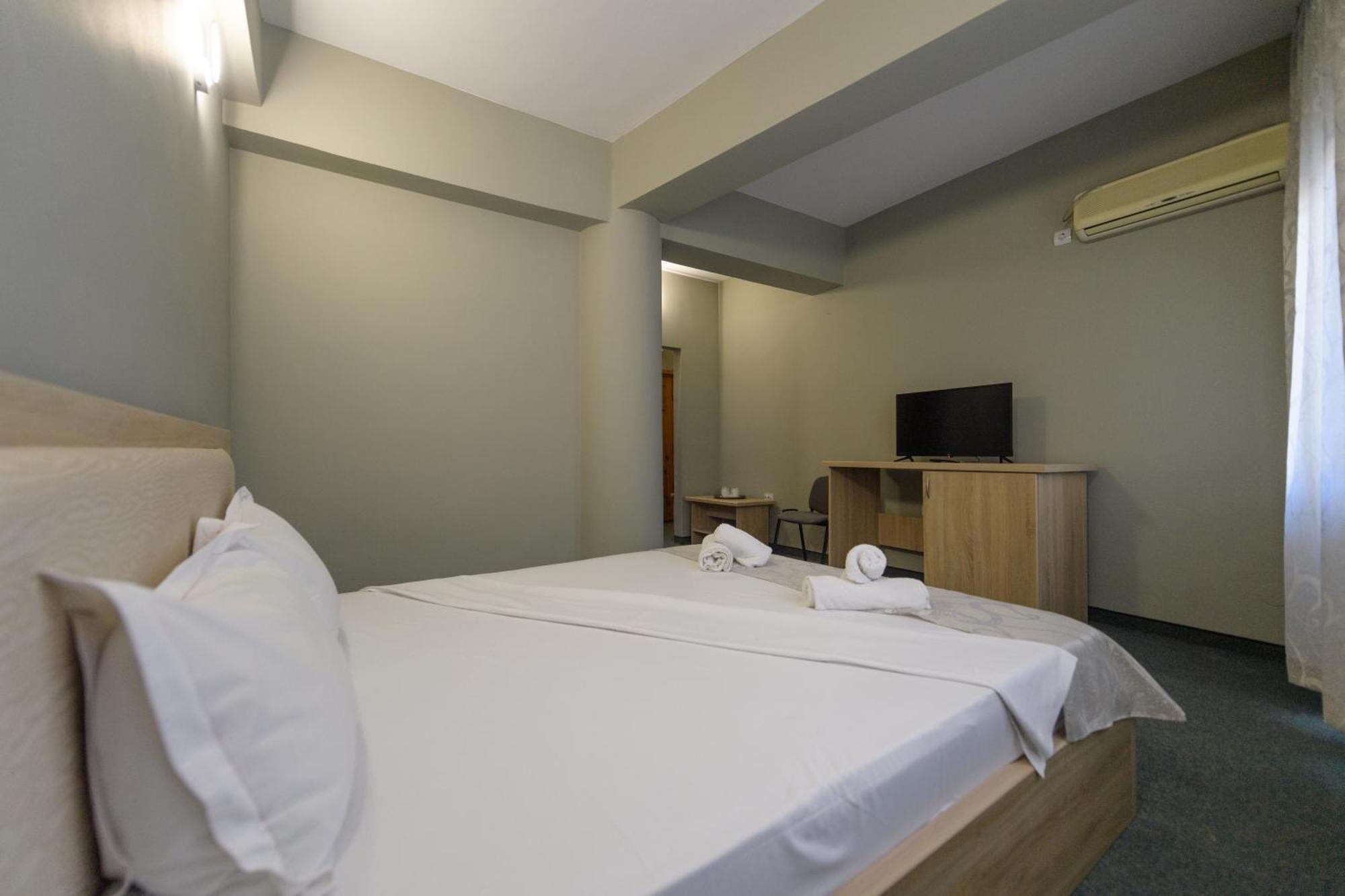 Cora Hotel 2*